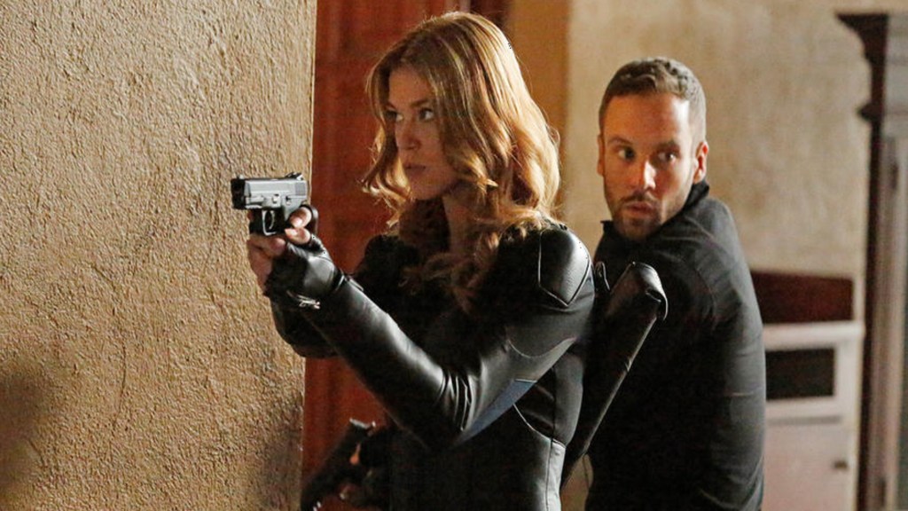 Agents of SHIELD Star Discusses Potential MCU Film Appearances (And Why It Should Happen)